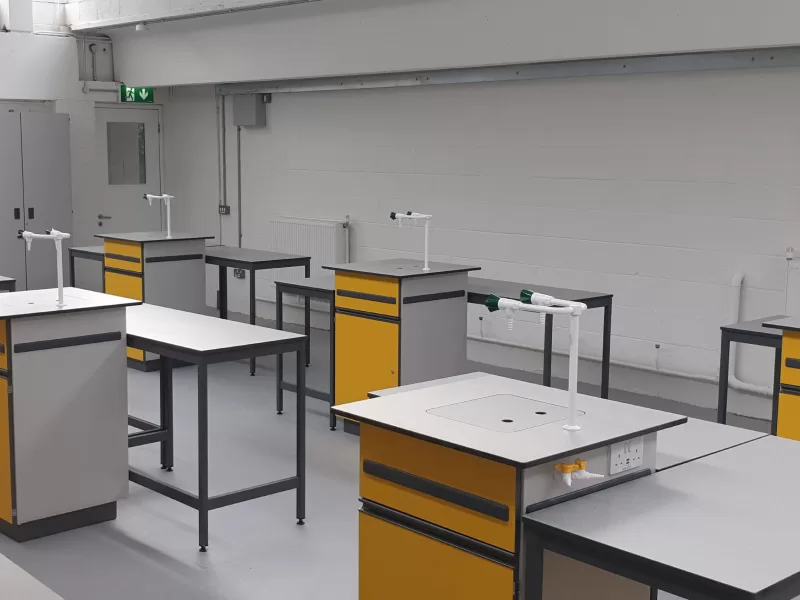 告別盲目裝修！實驗室設計的 4 大核心原則與落地技巧