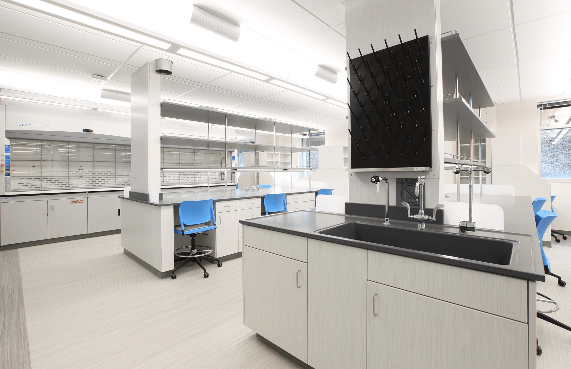 生物安全實驗室裝修避坑指南：布局、通風與材料選擇的關鍵細節