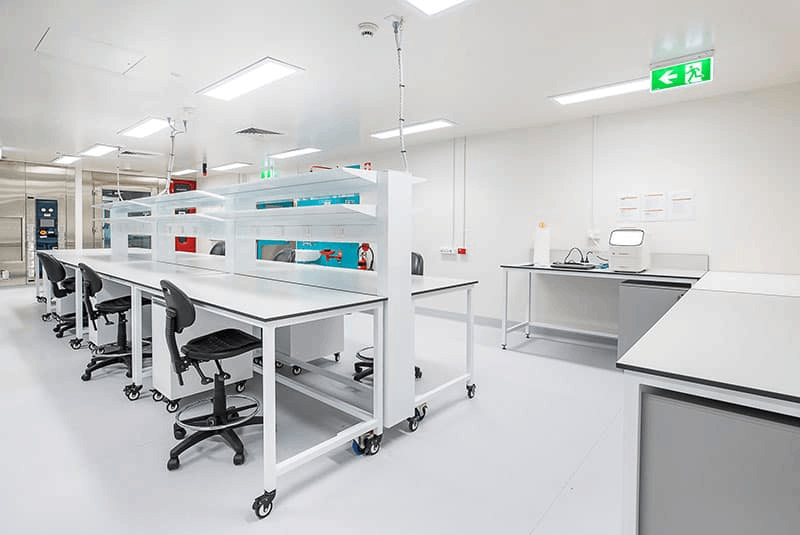 食品檢測實驗室裝修必看：無菌操作臺 + 微生物監控系統的 I