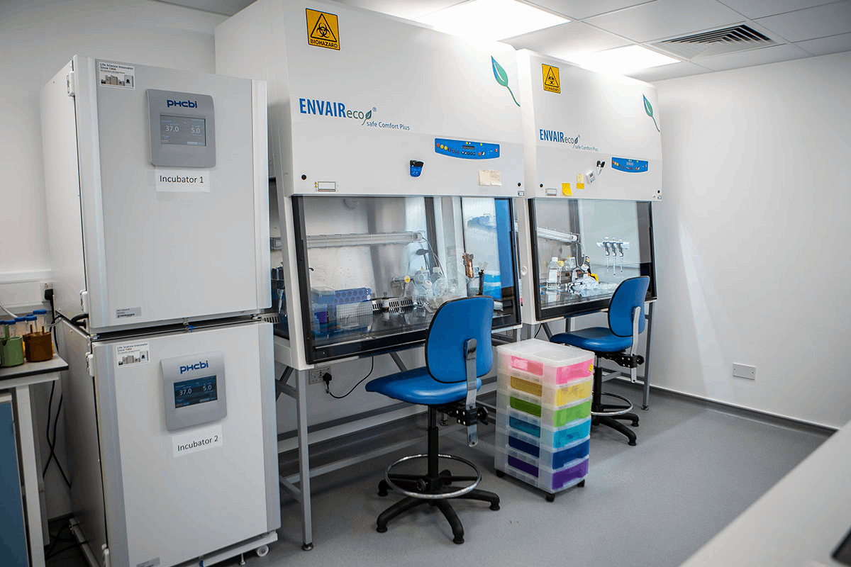 化學(xué)實(shí)驗(yàn)室通風(fēng)設(shè)計(jì)規(guī)范中，通風(fēng)量計(jì)算需要考慮以下因素：